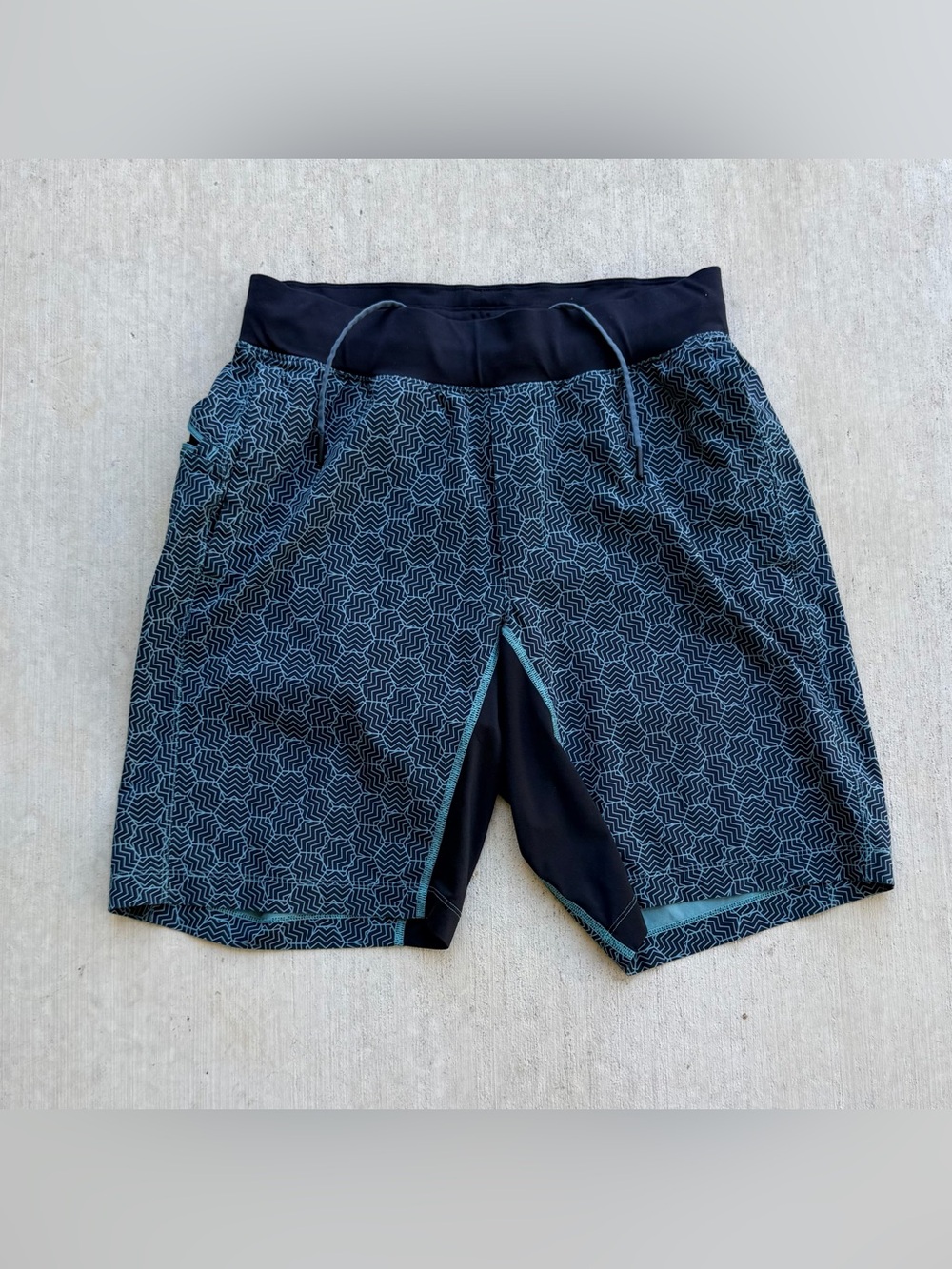 Lululemon THE Shorts Luxetreme Liner Men Size Medium Cross Me Split Pea AOP